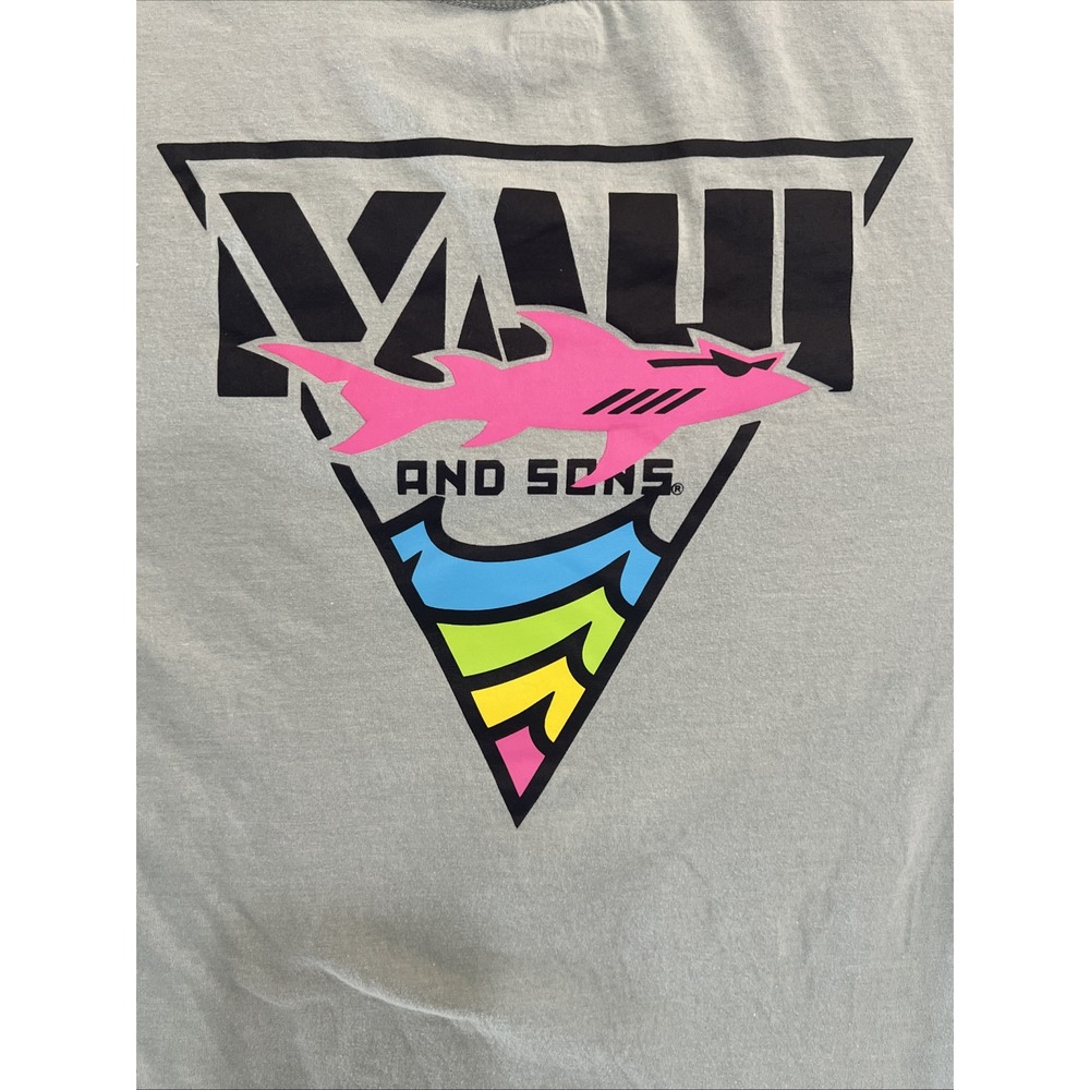 Maui and Sons Mens Shark Graphic‎ T-Shirt Long Sleeve Logo Size M